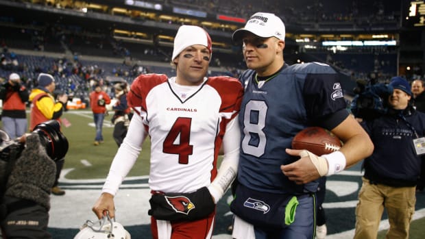 Quarterback brothers Tim and Matt Hasselbeck talk after a game between the Cardinals and Seahawks.